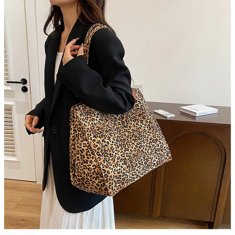 Leopard Print Women's Large Tote Bag 2024 — feature 17