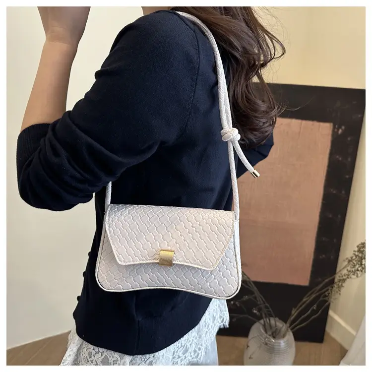 Women's Woven Pattern Shoulder Bag Small Square 2025 — feature 12