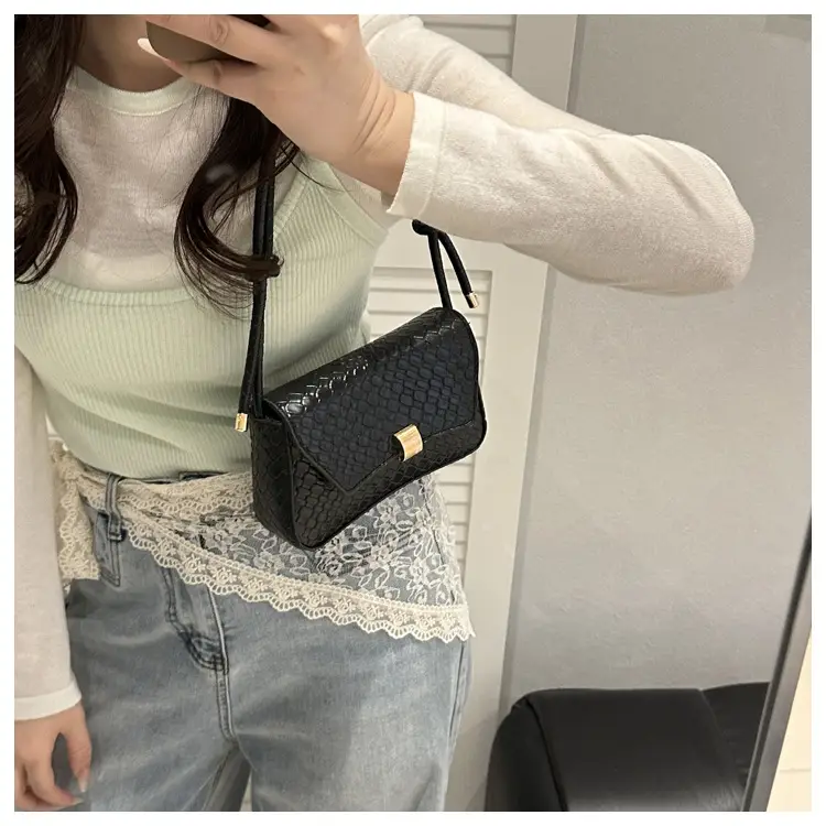 Women's Woven Pattern Shoulder Bag Small Square 2025 — feature 19
