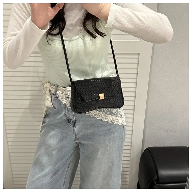 Women's Woven Pattern Shoulder Bag Small Square 2025 — feature 21