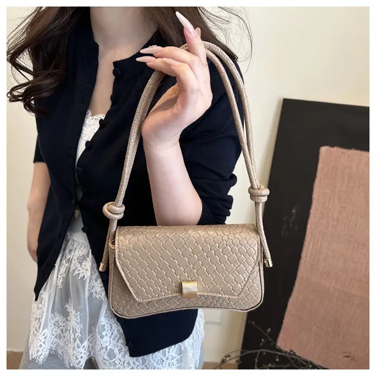 Women's Woven Pattern Shoulder Bag Small Square 2025 — feature 7