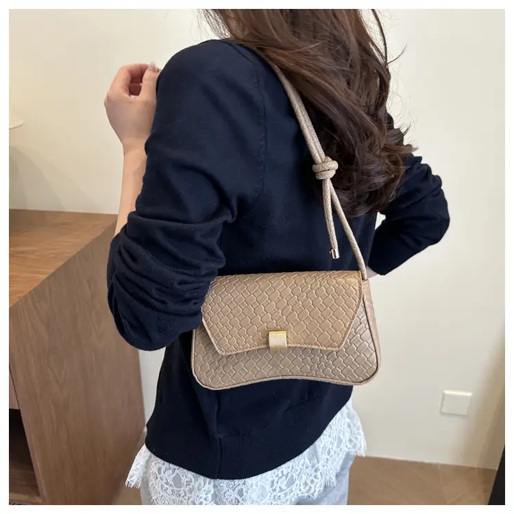 Women's Woven Pattern Shoulder Bag Small Square 2025 — feature 8