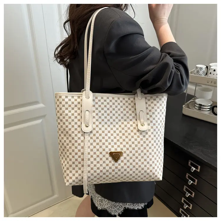 Trendy Checkered Shoulder Tote Bag 2024 Summer — feature 13