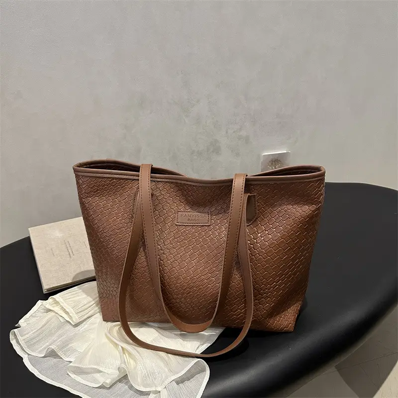 Black Woven Women's Large Tote Bag - Image 8