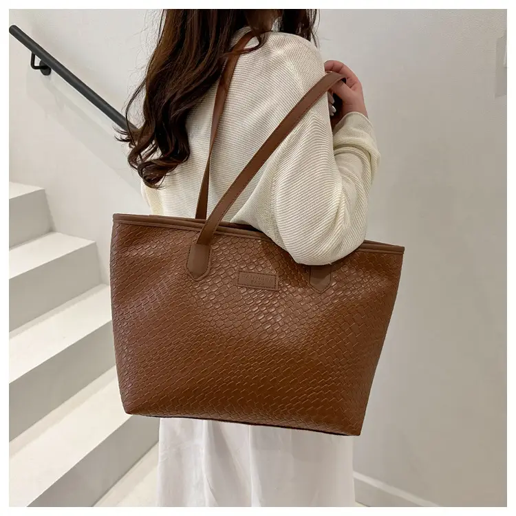 Black Woven Women's Large Tote Bag — feature 9