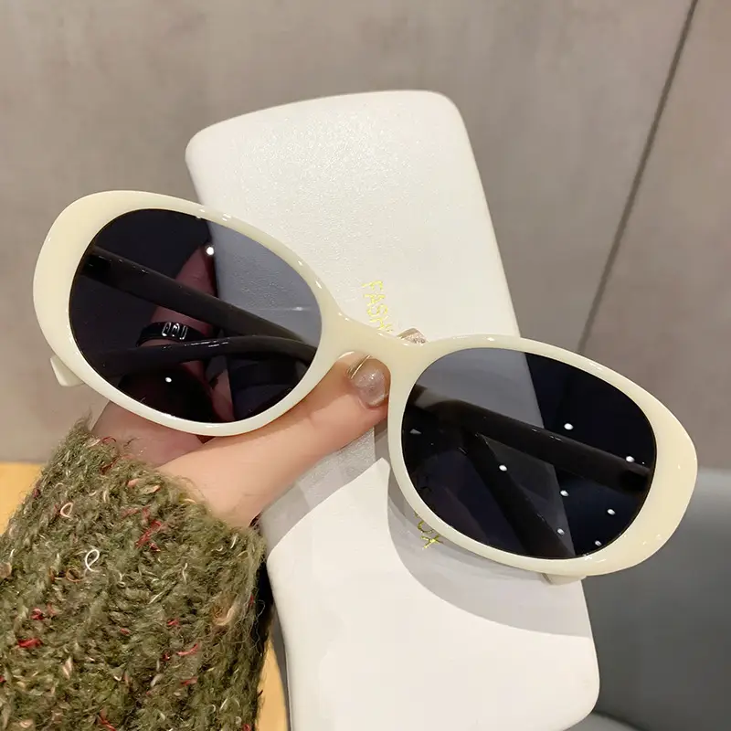 Korean Style Women Sunglasses Polarized Black - Image 4