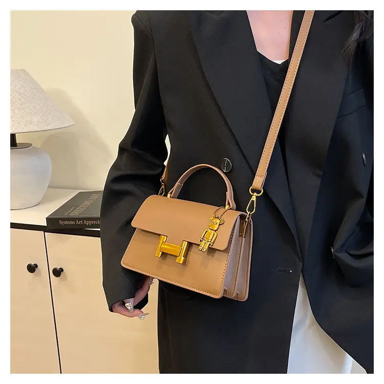 Women's Brown Leather Shoulder Crossbody Bag with Gold Clasp — feature 15
