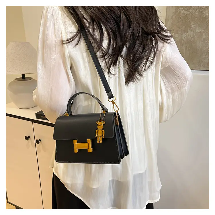 Women's Brown Leather Shoulder Crossbody Bag with Gold Clasp — feature 20