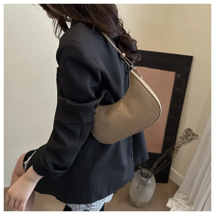 Black Woven Underarm Bag for Women Spring 2025 — feature 16