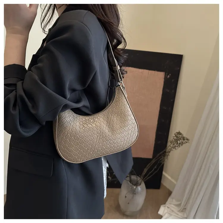 Black Woven Underarm Bag for Women Spring 2025 — feature 17