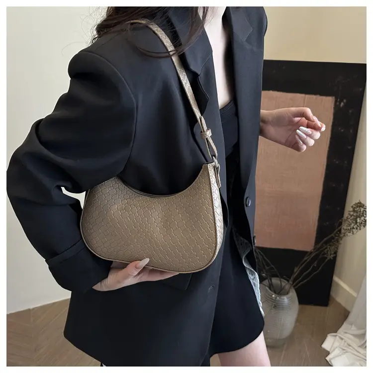 Black Woven Underarm Bag for Women Spring 2025 — feature 18