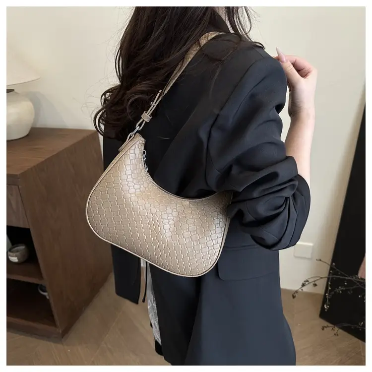 Black Woven Underarm Bag for Women Spring 2025 — feature 19