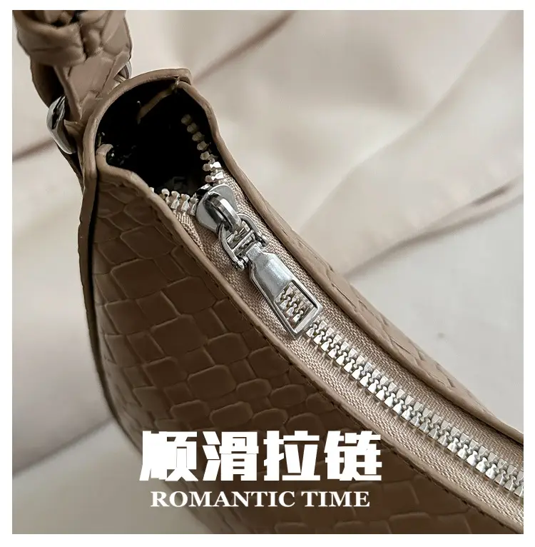 Black Woven Underarm Bag for Women Spring 2025 — feature 4