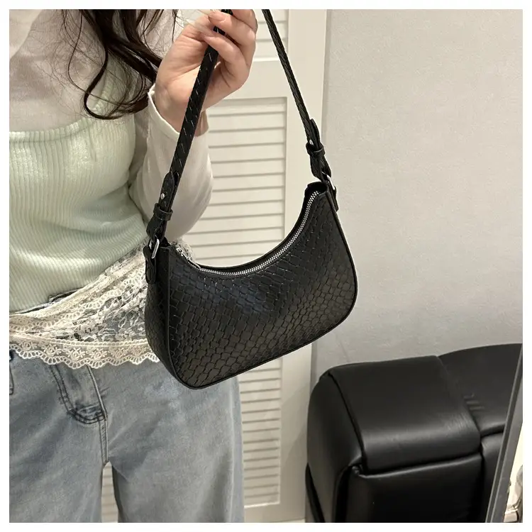 Black Woven Underarm Bag for Women Spring 2025 — feature 8