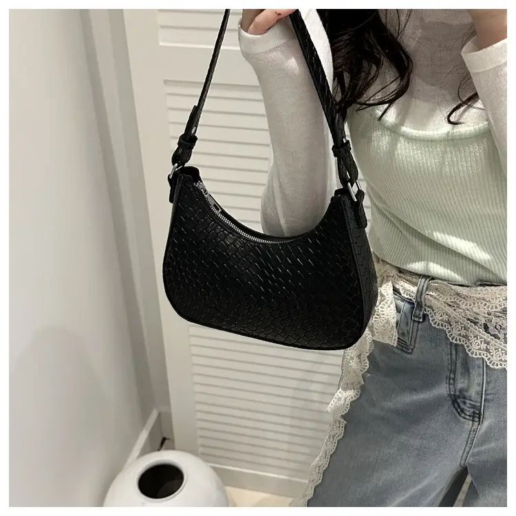Black Woven Underarm Bag for Women Spring 2025 — feature 9