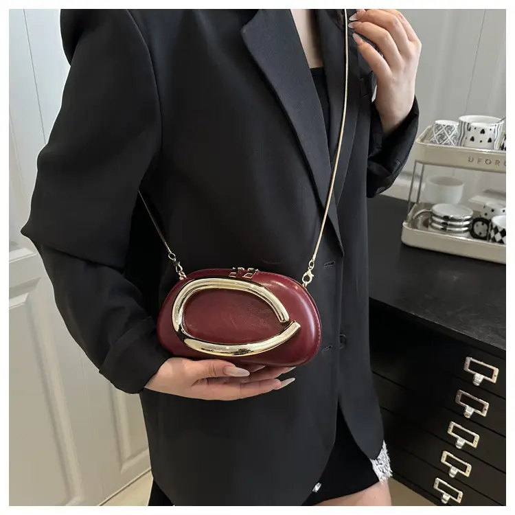 Maroon Metal Handle Women's Shoulder Bag 2025 — feature 13