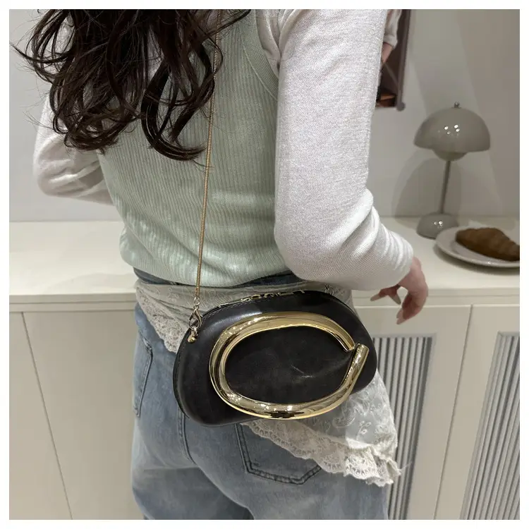 Maroon Metal Handle Women's Shoulder Bag 2025 — feature 15