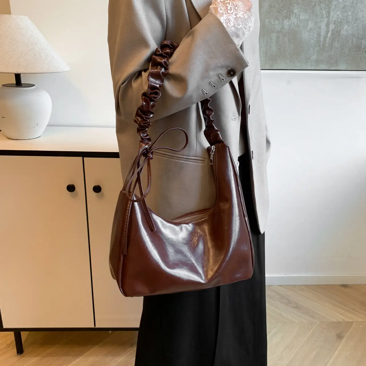 Silver Korean Minimalist Shoulder Bag 2025 New Model - Image 8