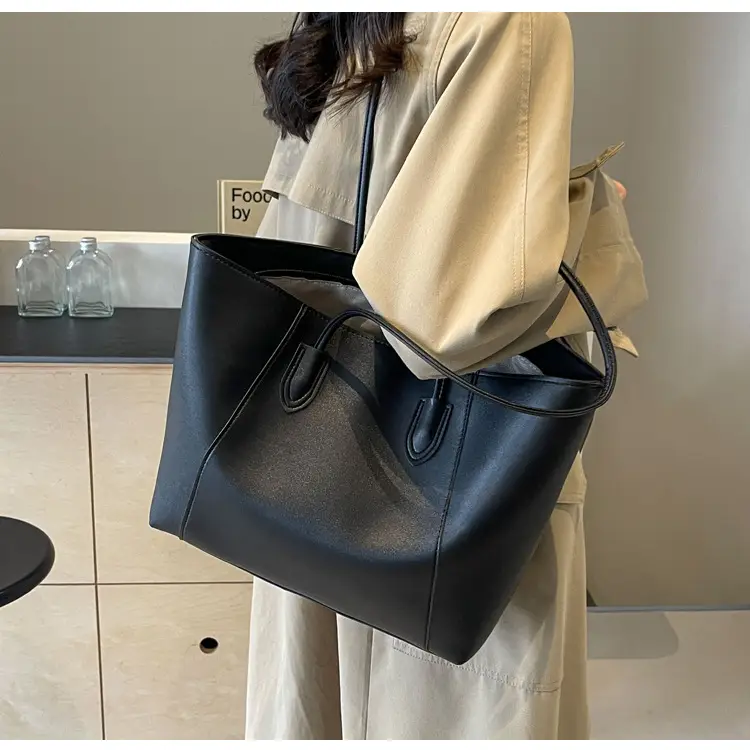 Black Leather Tote Bag for Women 2026 — feature 17