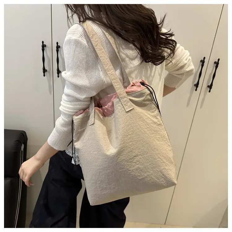 Women's Contrast Color Canvas Shoulder Bag 2025 Spring Summer — feature 9