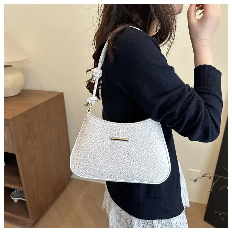 Red Korean Style Shoulder Bag for Women 2025 — feature 2