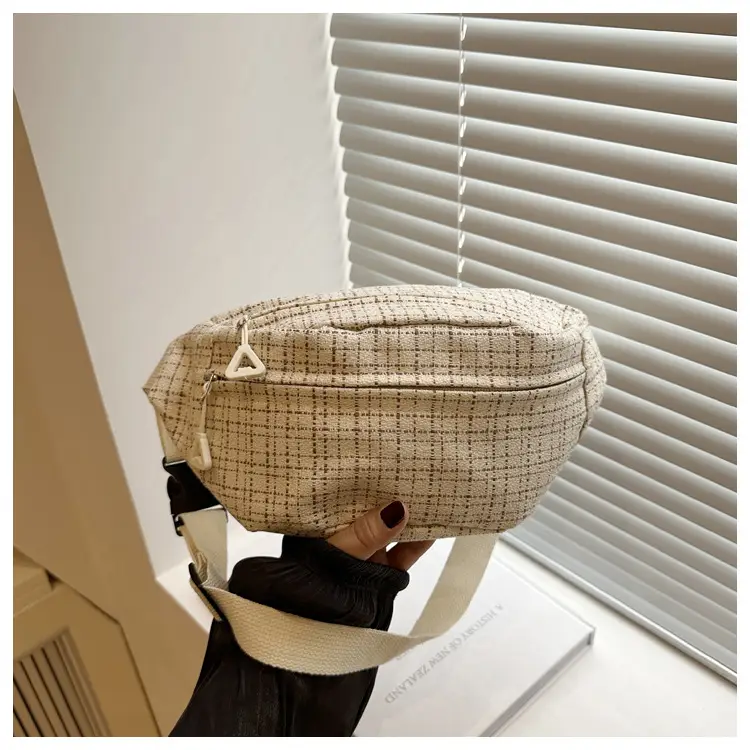 Red Textured Shoulder Bag for Women Spring 2025 — feature 11