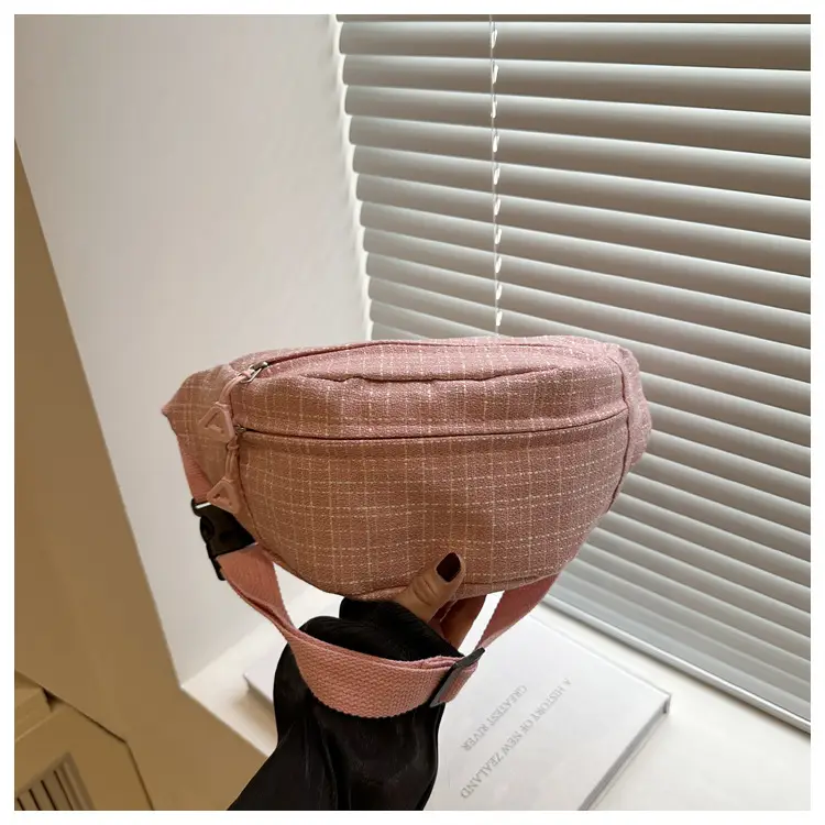 Red Textured Shoulder Bag for Women Spring 2025 — feature 12