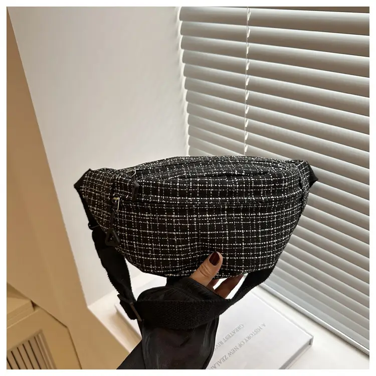 Red Textured Shoulder Bag for Women Spring 2025 — feature 13