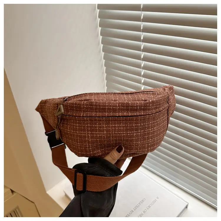 Red Textured Shoulder Bag for Women Spring 2025 — feature 14