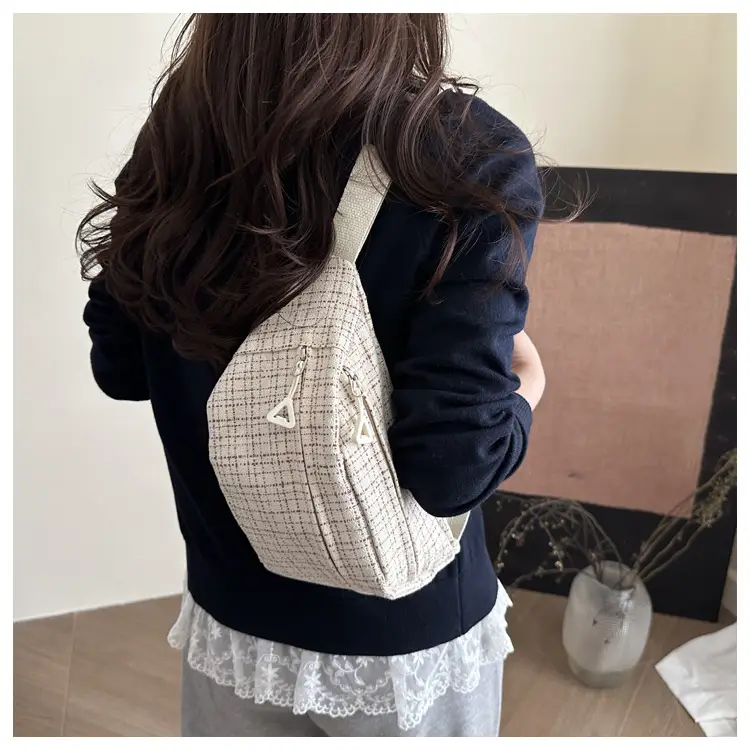 Red Textured Shoulder Bag for Women Spring 2025 — feature 16
