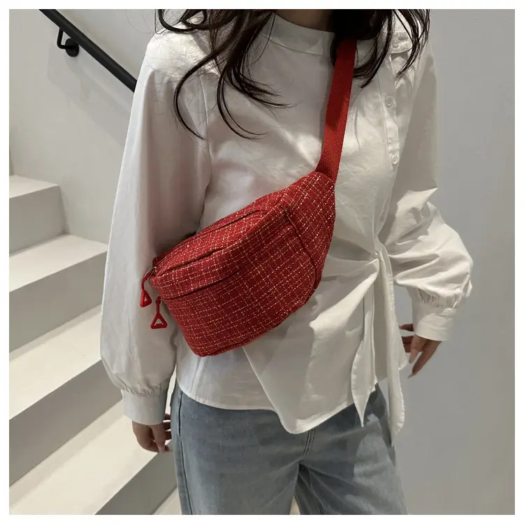 Red Textured Shoulder Bag for Women Spring 2025 — feature 21