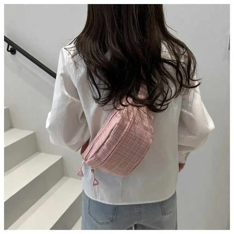 Red Textured Shoulder Bag for Women Spring 2025 — feature 25