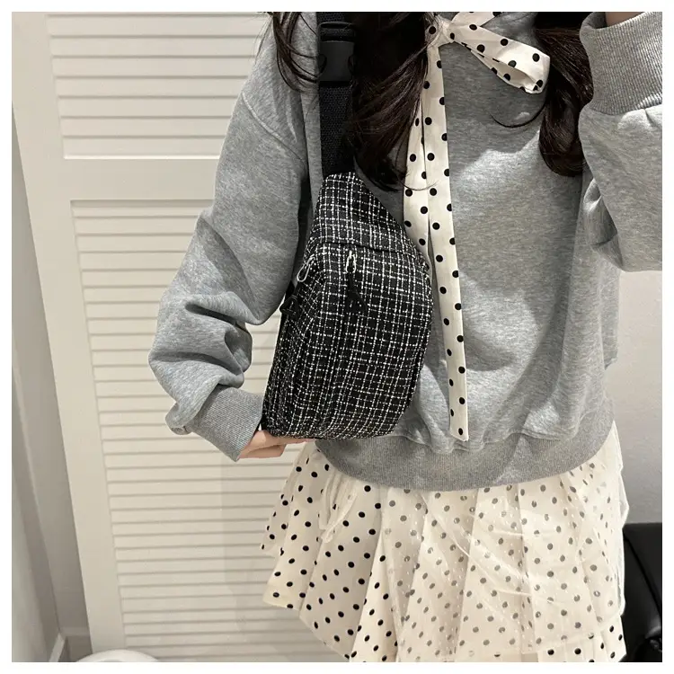 Red Textured Shoulder Bag for Women Spring 2025 — feature 30