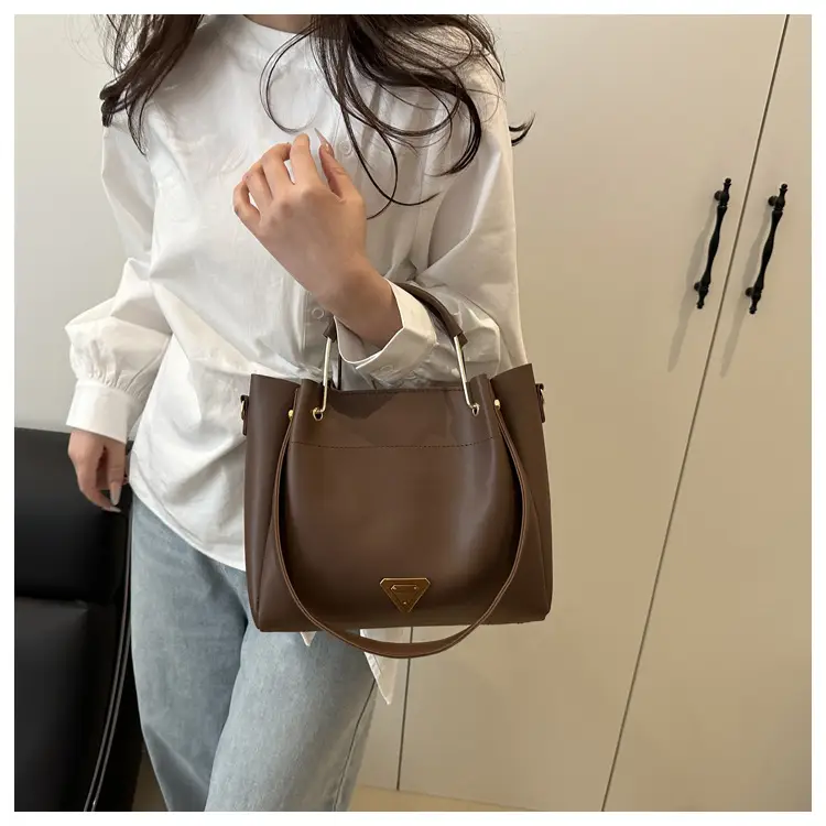 Women's 2025 New Arrival Bucket Bag Beige Leather — feature 18