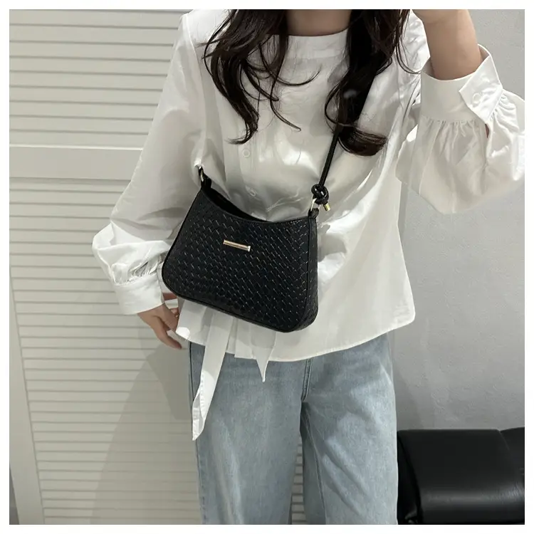 White Embroidered Shoulder Bag for Women 2025 Spring — feature 8