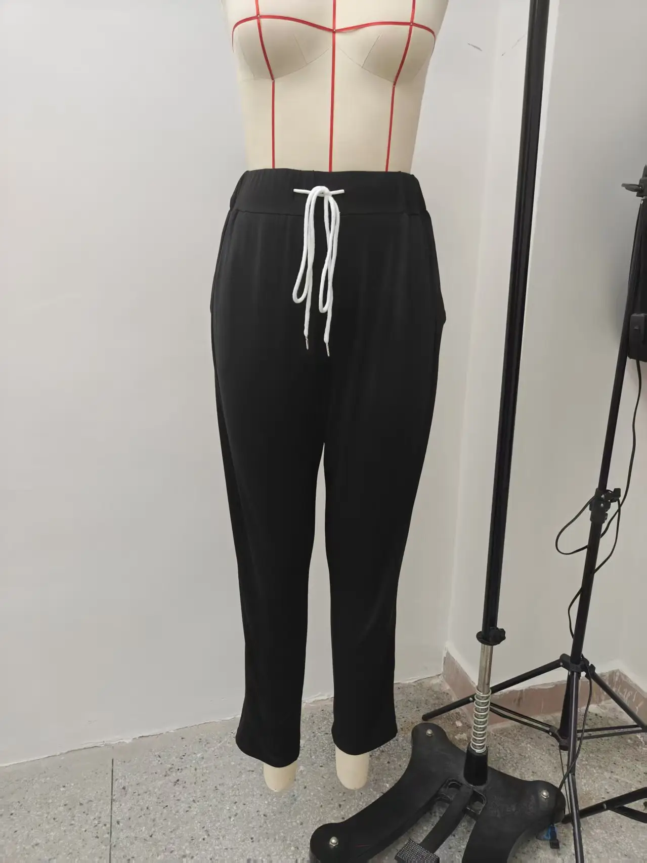2025 Black Cotton Jogger Pants with Drawstring Waist — feature 2