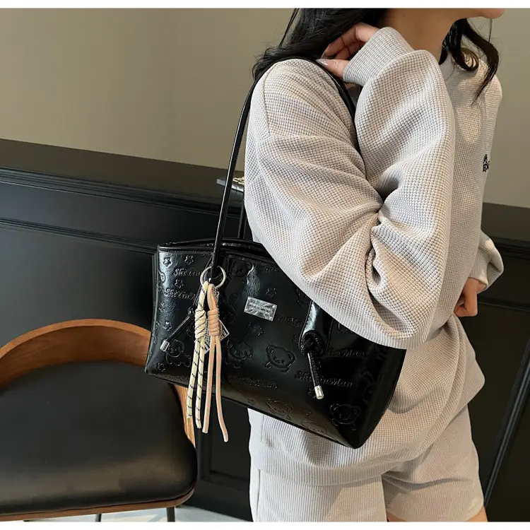 Black Luxury Shoulder Bag for Women 2026 Spring — feature 28