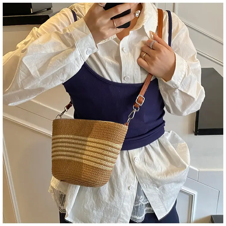 2025 Spring Woven Straw Mobile Phone Bag French Niche — feature 16
