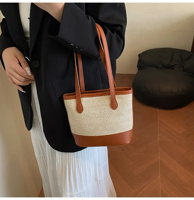 Large Capacity Women's Woven Shoulder Bag 2025 — feature 10