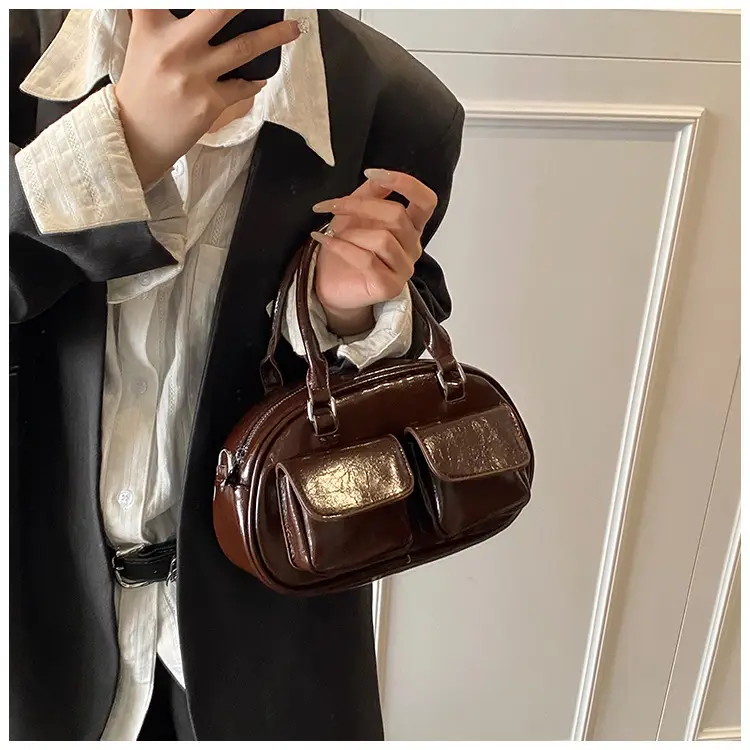 Red Retro Oil Wax Leather Shoulder Bag for Women — feature 19