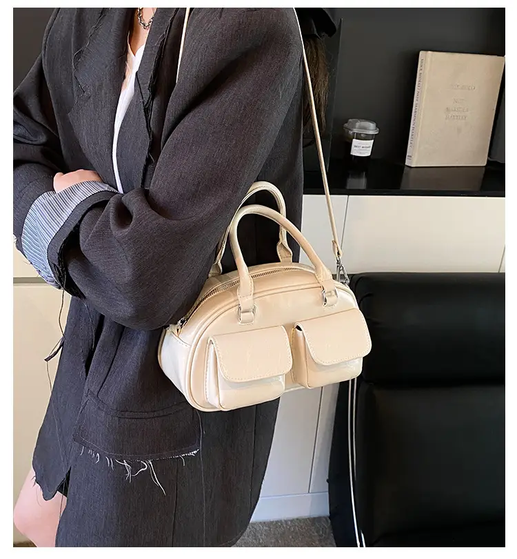 Red Retro Oil Wax Leather Shoulder Bag for Women — feature 2