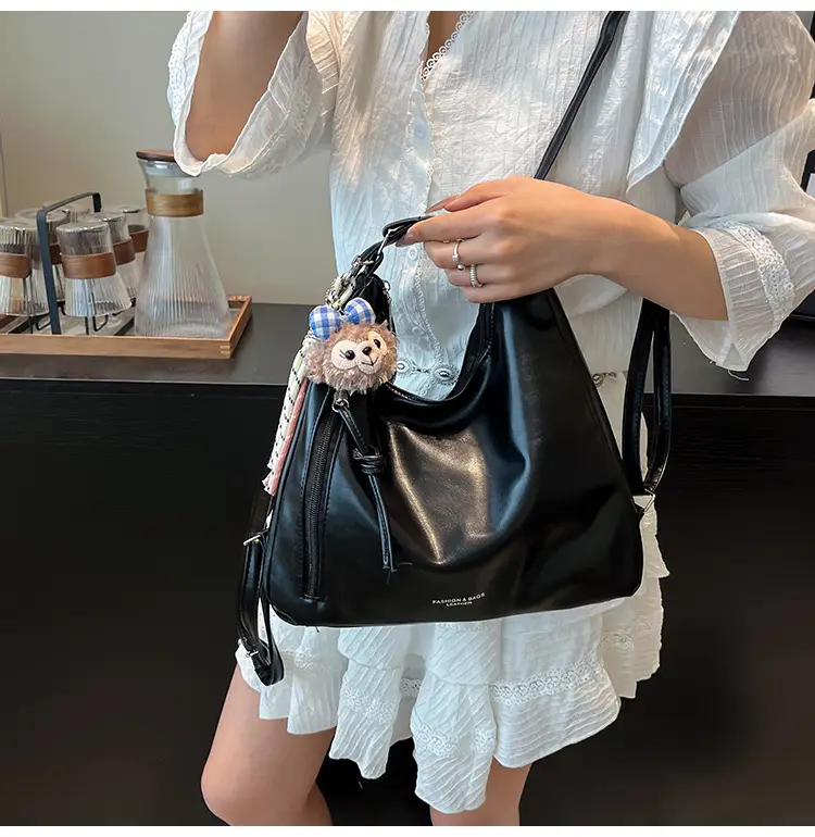 Women Large Capacity Soft Leather Shoulder Bag Tan 2025 — feature 13
