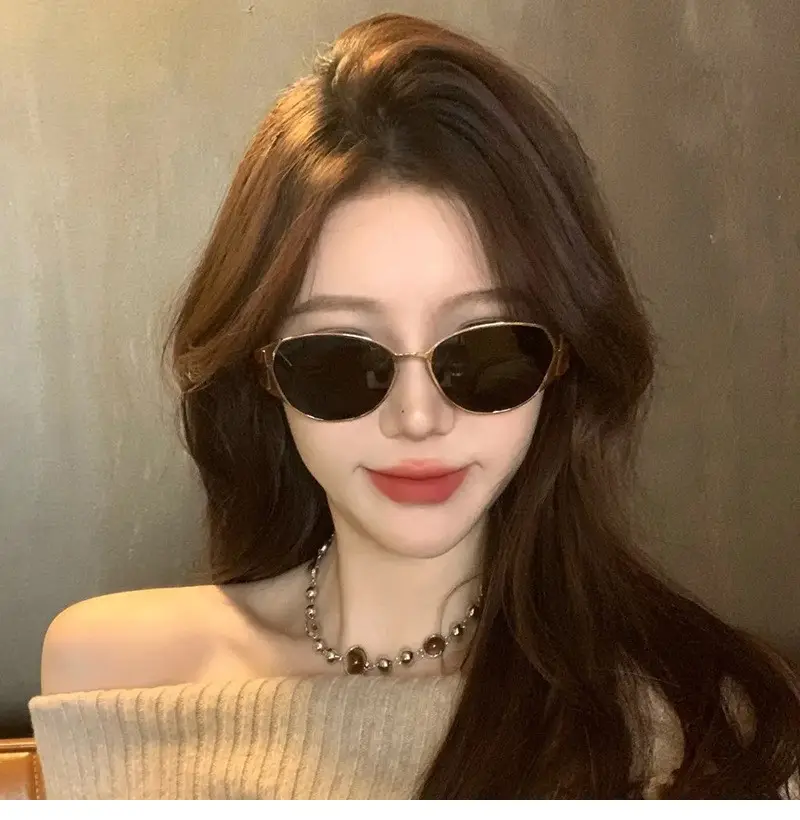 Women Sunglasses Black Metal Hawkbill Eye Shade — feature 4