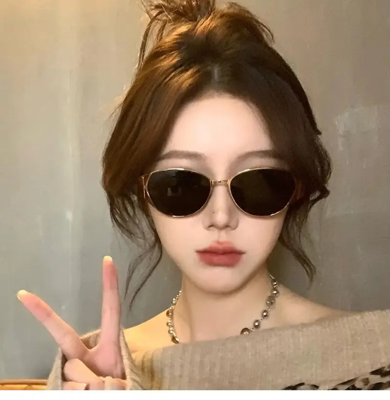 Women Sunglasses Black Metal Hawkbill Eye Shade — feature 5
