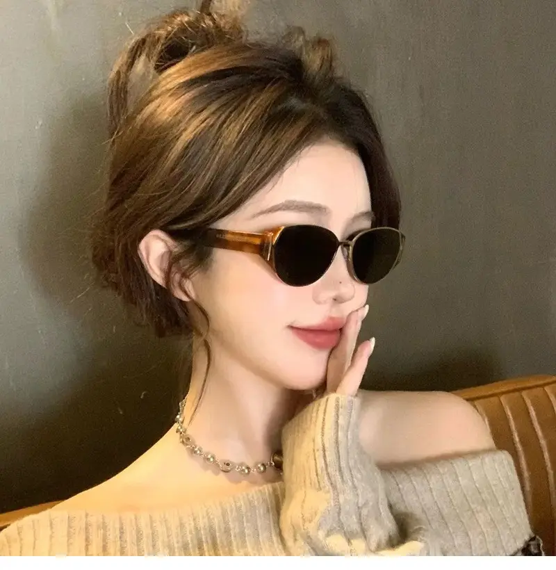 Women Sunglasses Black Metal Hawkbill Eye Shade — feature 6