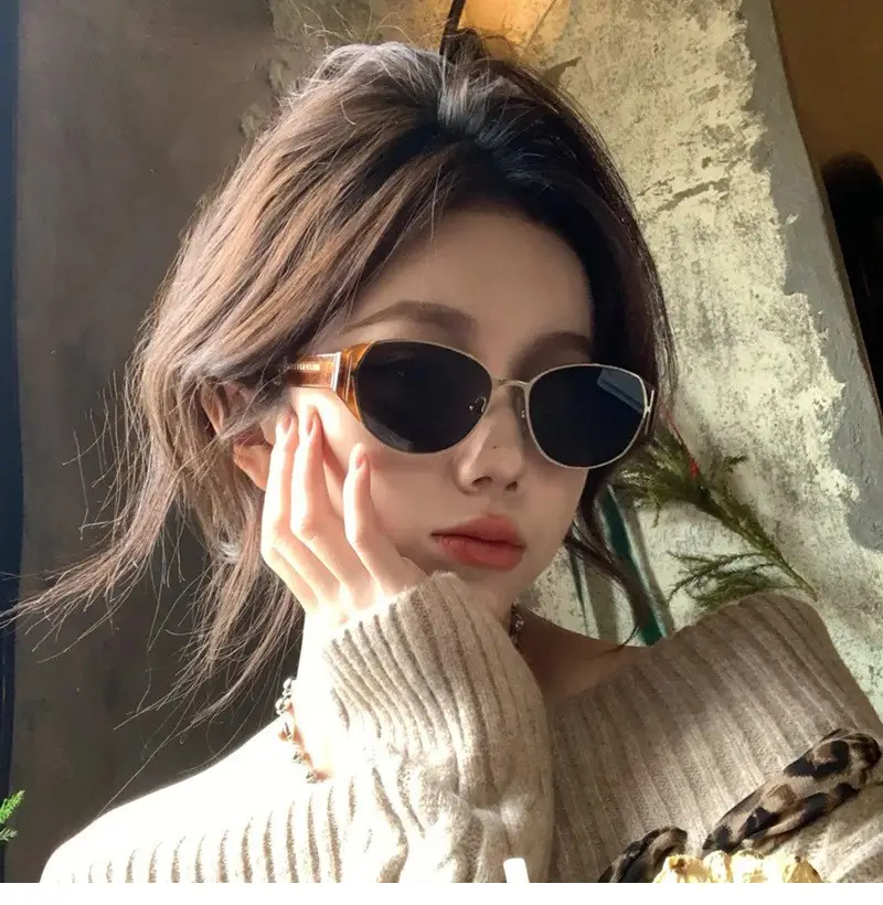 Women Sunglasses Black Metal Hawkbill Eye Shade — feature 8