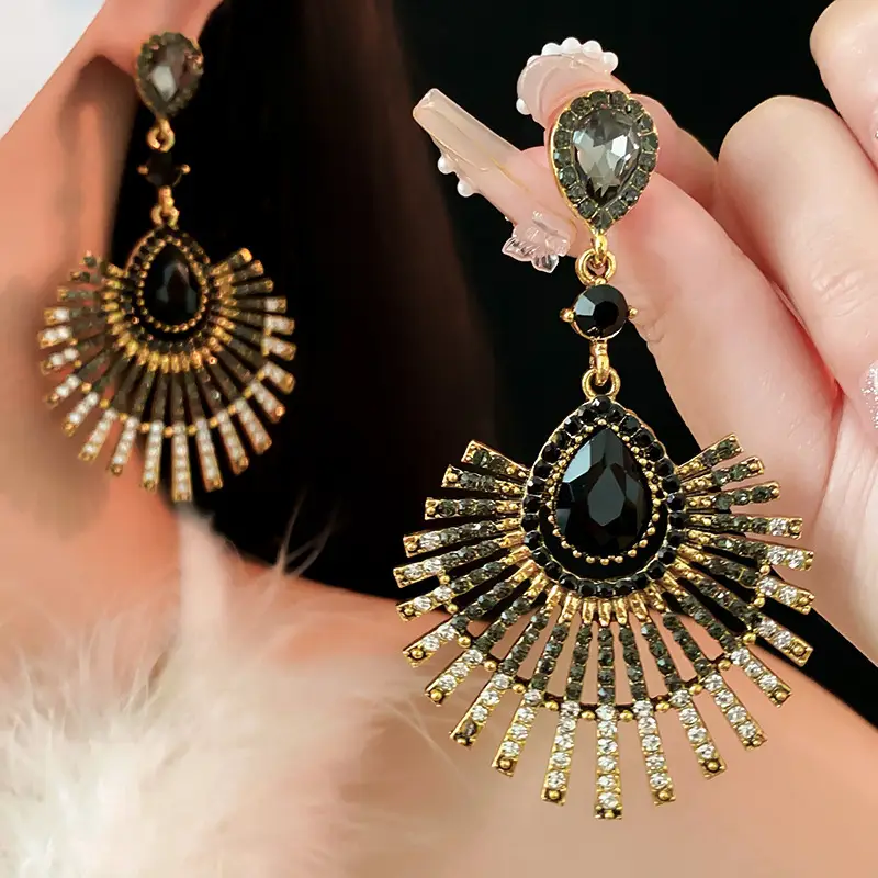 Middle Ancient vintage Silver Needle Diamond Pearl Earrings Vintage Elegant Earrings Light Luxury High-end Personalized Earrings for Women — feature 12