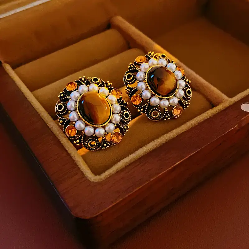 Middle Ancient vintage Silver Needle Diamond Pearl Earrings Vintage Elegant Earrings Light Luxury High-end Personalized Earrings for Women — feature 27