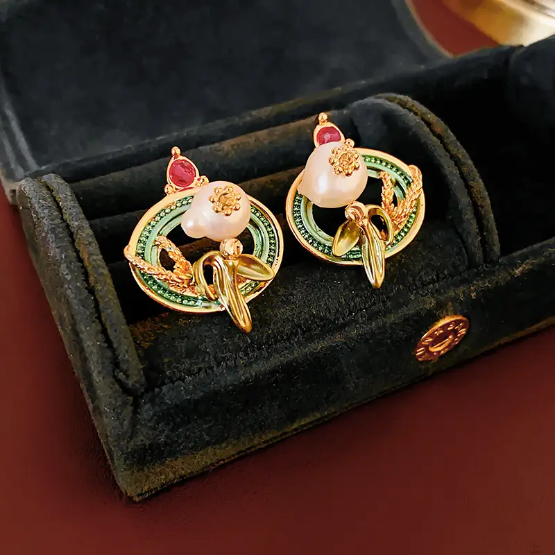 Middle Ancient vintage Silver Needle Diamond Pearl Earrings Vintage Elegant Earrings Light Luxury High-end Personalized Earrings for Women — feature 39