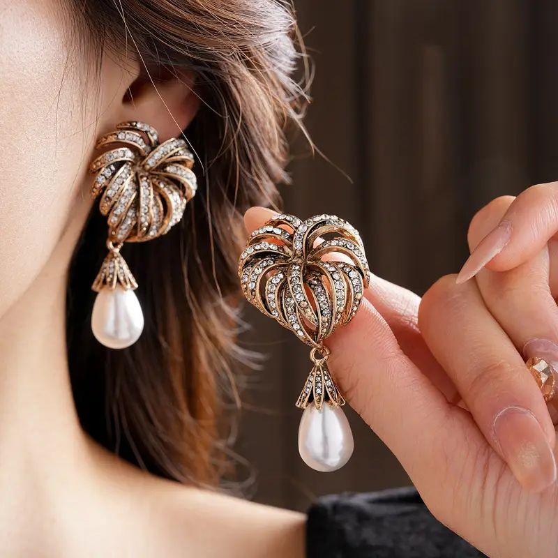 Middle Ancient vintage Silver Needle Diamond Pearl Earrings Vintage Elegant Earrings Light Luxury High-end Personalized Earrings for Women — feature 4